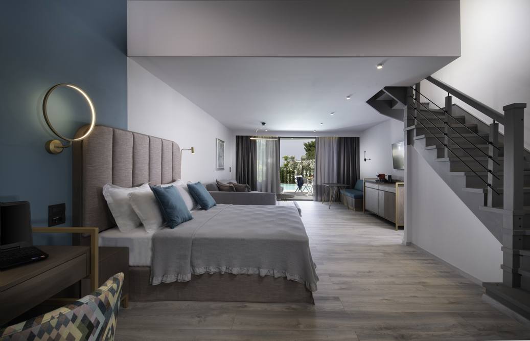 Deluxe Duplex Suite with Private pool / Sea View