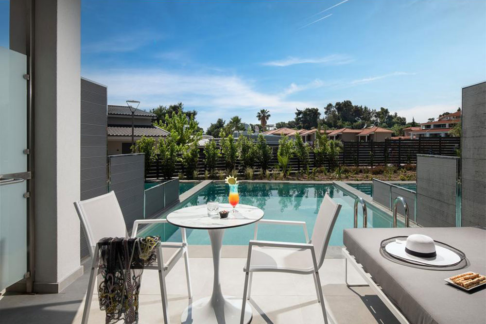 Luxury Apartment - Private Pool (Slide Doors)