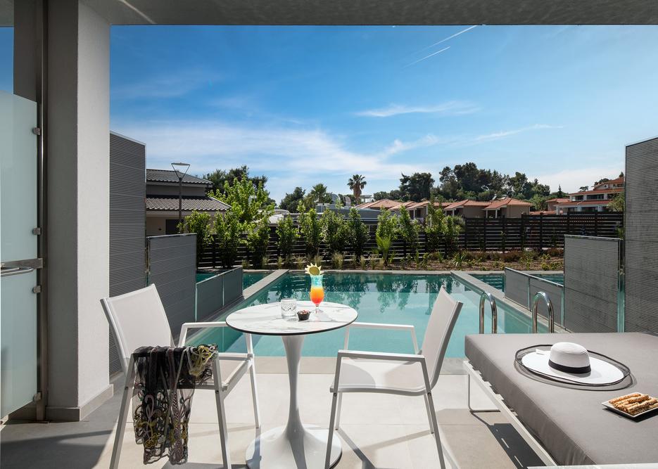 Luxury Apartment - Private Pool (Slide Doors) 